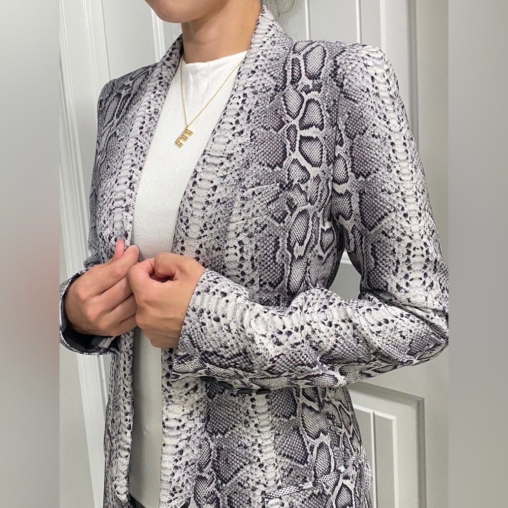 New SMYTHE Long Shawl Collar Python Print Blazer‎ - Size 4